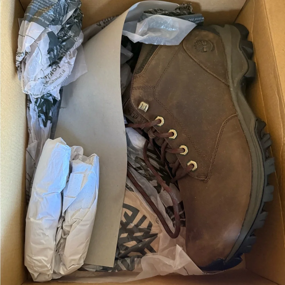 MENS TIMBERLAND BOOTS// never worn - Picture 2 of 7